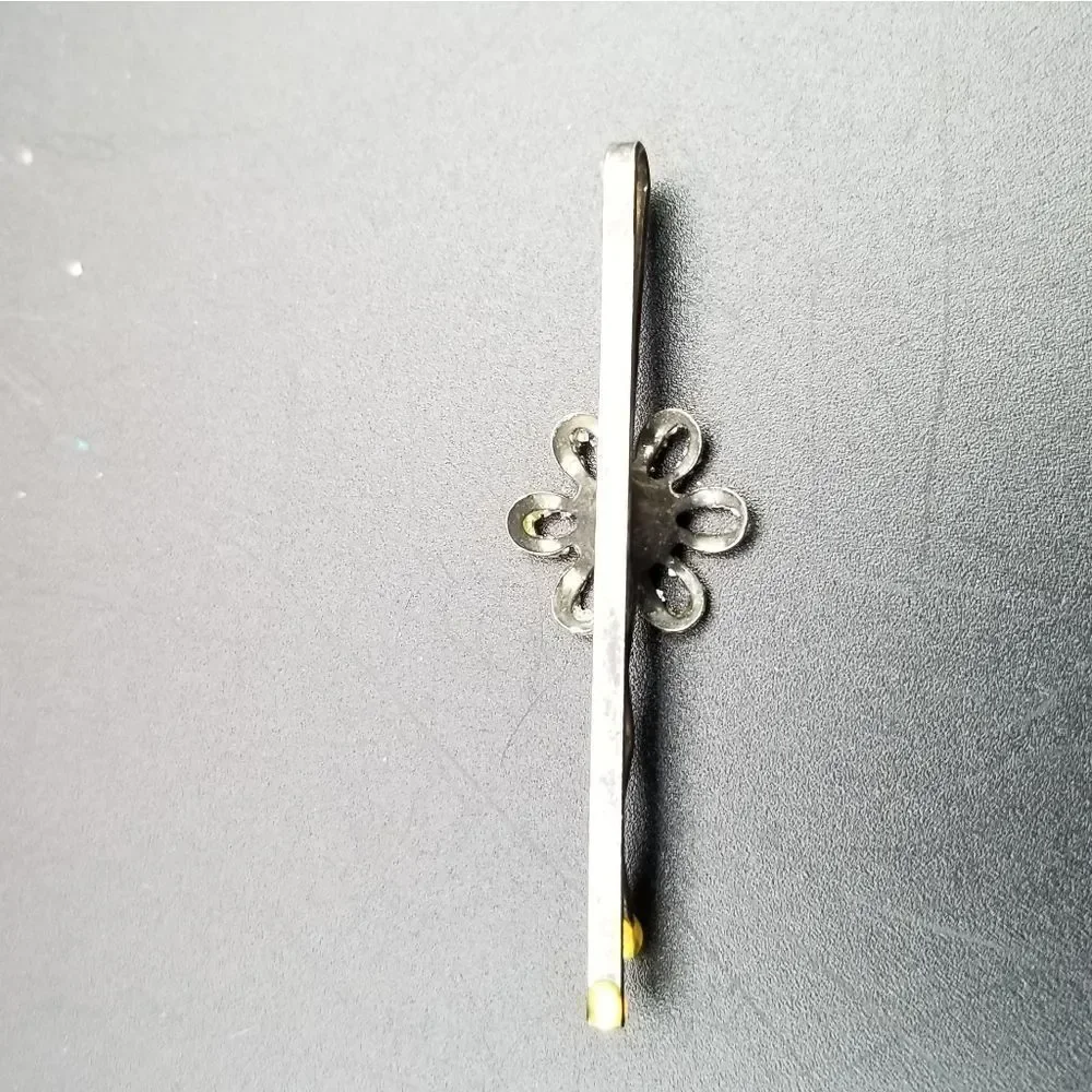 Regency flower crystal hair accessory pin. Misc.